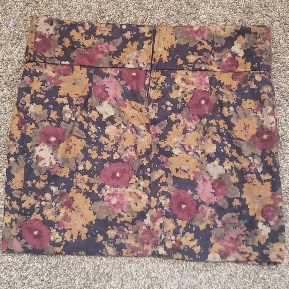 Floral Mini Skirt - Picture 3 of 4